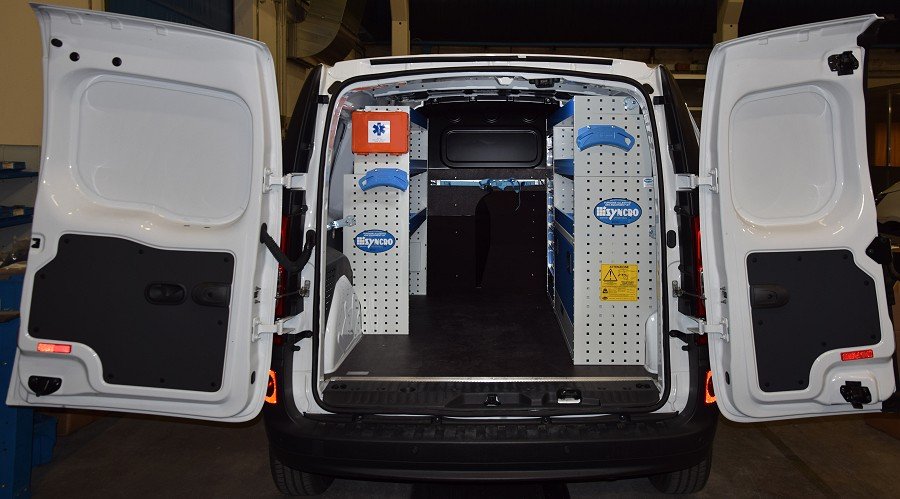 Nv250 med Syncro System inredning på båda väggarna