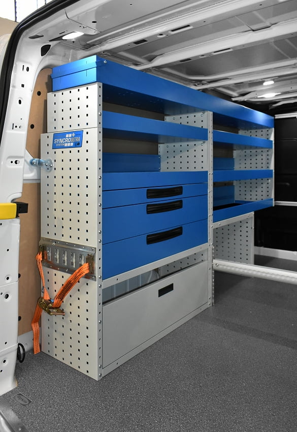 Specialtillverkad med lådor och hyllplan från Syncro System