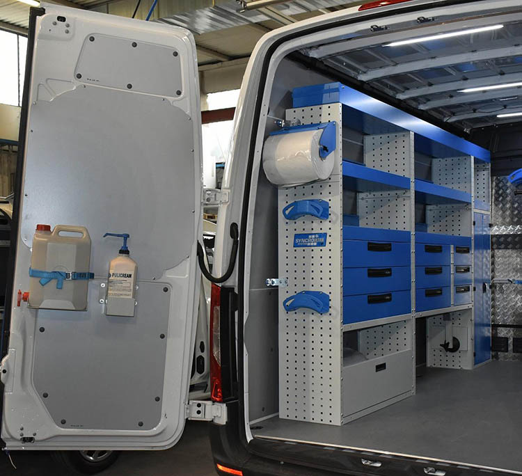 Räfflad aluminiumbeklädnad och inredning för Sprinter Syncro System