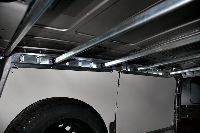 Metallstänger som fästs på stänger för skåpbilar från Syncro System