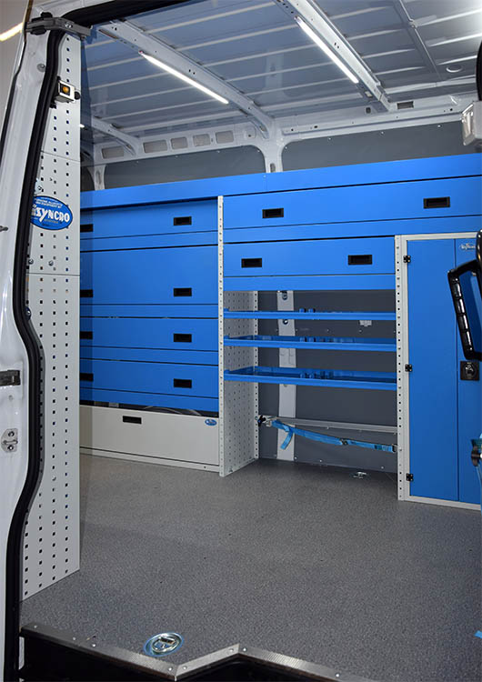 Daily med Ultra utrustning sedd från Syncro Systems sidodörr