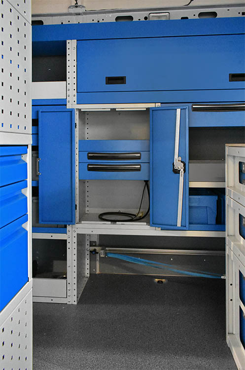 Detaljbild av Movano-inredning med skåp och inredningsdetaljer från Syncro System