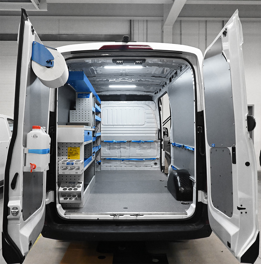 Komplett inredning för Maxus Deliver9 tillverkad av Syncro System