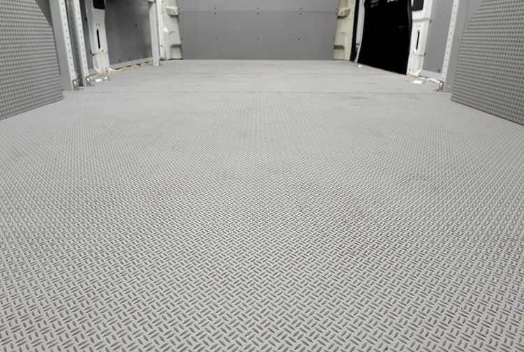 12 mm plywoodgolv med gummibeläggning i risgrynsmönster från Syncro System