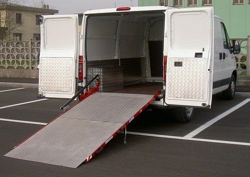 Ducato utrustad med Syncro System lastplattform