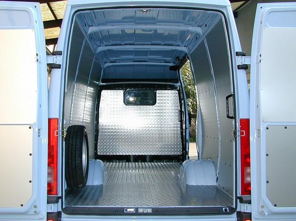 Golv och klädsel monterade på Iveco Daily Syncro System